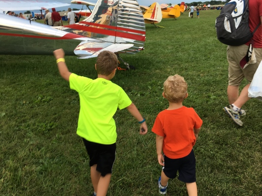 Card oshkosh plane row